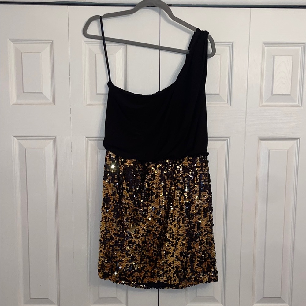 Elegant Black and Gold Sequin Dress